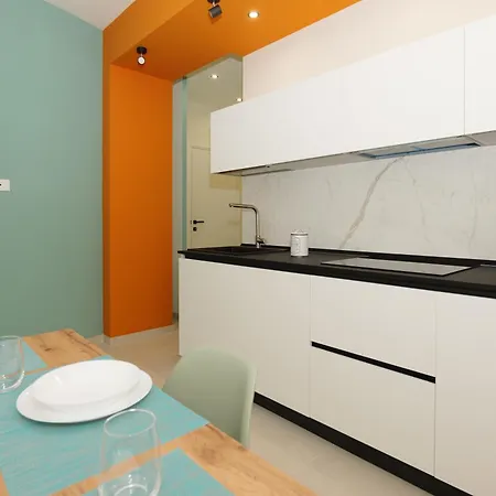 Apartment Benazar House *