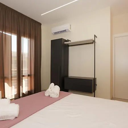 Benazar House *